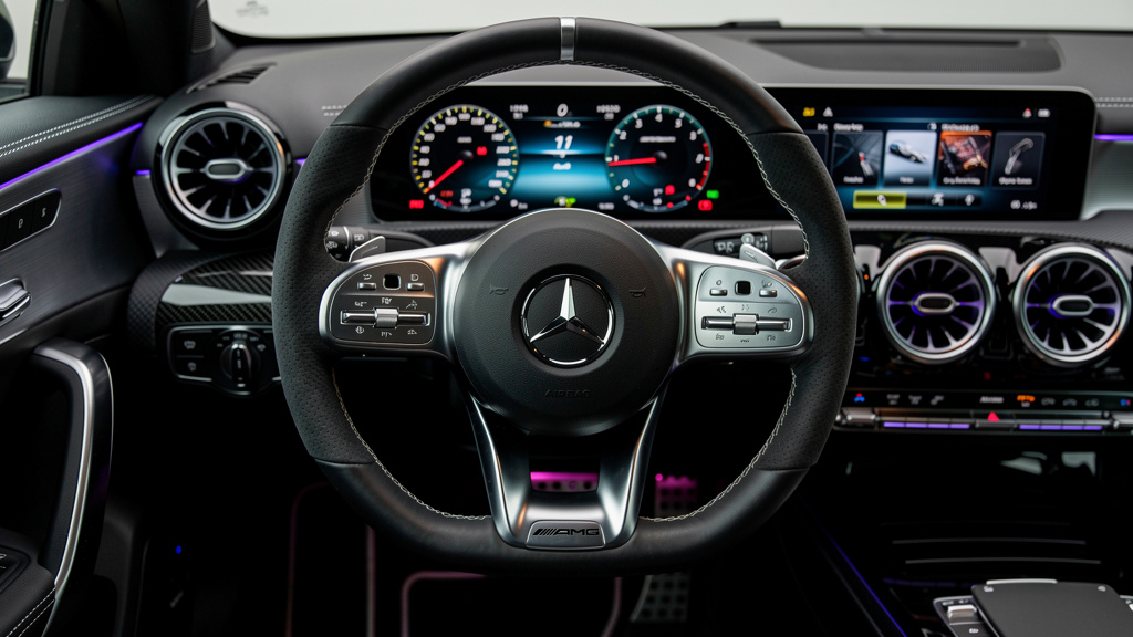 Епоха завершується: Mercedes-AMG прощається з потужним хетчбеком A 45 s ексклюзивною версією final edition